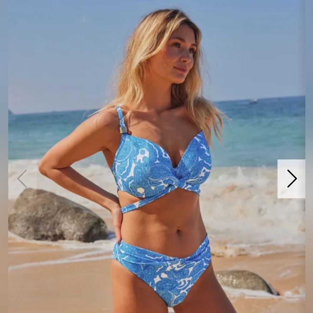 NWT/NWOT Bravissimo KOH SAMUI BIKINI TOP